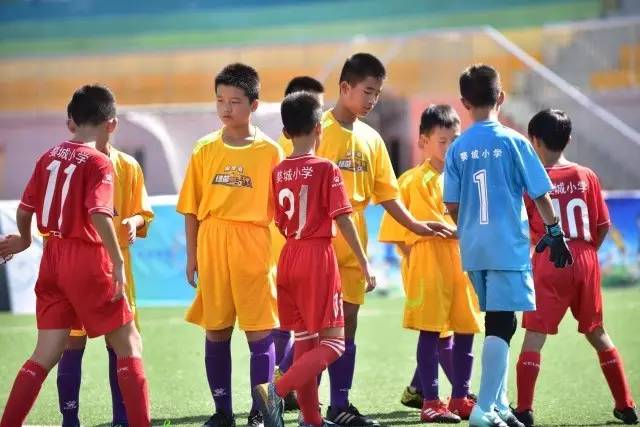 约基奇35+16爱德华兹30+8+8 掘金险胜森林狼